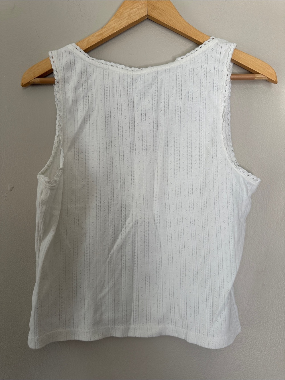 GAP Cream Ribbed Sleeveless tank with Scalloped Trim large - Picture 4 of 5